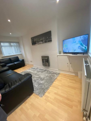 Modern Two Bed House Close To City Centre